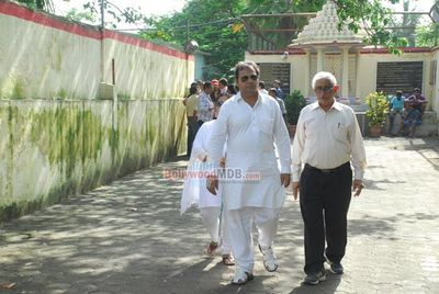 Film & TV industry celebs at funeral of veteran actor Dharmesh Tiwari