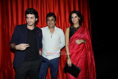 Shah Rukh Khan along with the star cast of the film 'Ekkees Toppon Ki Salaami' at their trailer launch