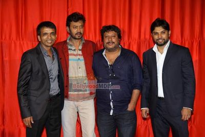 Shah Rukh Khan along with the star cast of the film 'Ekkees Toppon Ki Salaami' at their trailer launch