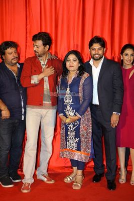 Shah Rukh Khan along with the star cast of the film 'Ekkees Toppon Ki Salaami' at their trailer launch