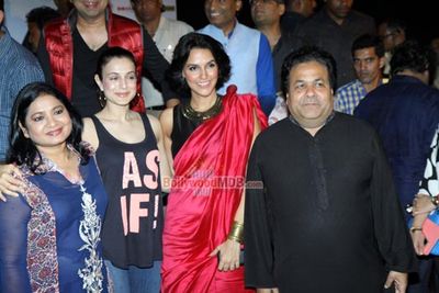 Shah Rukh Khan along with the star cast of the film 'Ekkees Toppon Ki Salaami' at their trailer launch