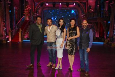 Emraan Hashmi and Humaima Malick promotes 'RAJA NATWARLAL' on Zee TV show India's Best Cine Stars Ki Khoj 2014