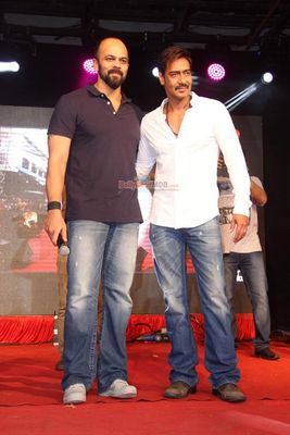 Ajay Devgn and director Rohit Shetty promote film \'Singham Returns\' at Umang College Festival
