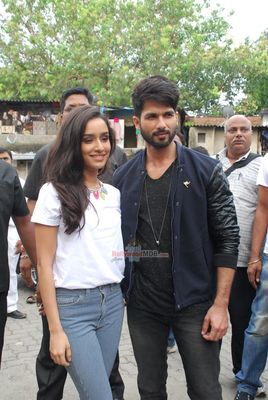 Shahid Kapoor, Shraddha Kapoor, Vishal Bhardwaj promote film 'Haider'