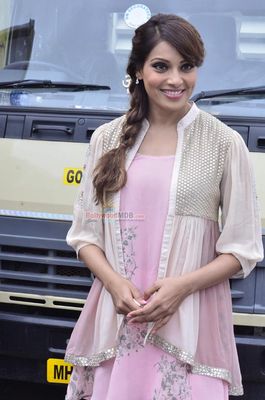 Bipasha Basu promotes film 'CREATURE' at Mithibai College Festival
