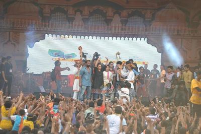 Bolly Celebs at Shri Sankalp Pratishthan's Dahi Handi celebrations
