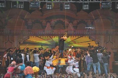 Bolly Celebs at Shri Sankalp Pratishthan's Dahi Handi celebrations