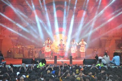 Bolly Celebs at Shri Sankalp Pratishthan's Dahi Handi celebrations