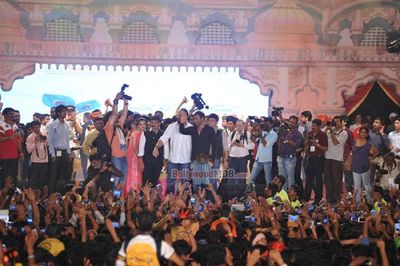 Bolly Celebs at Shri Sankalp Pratishthan's Dahi Handi celebrations