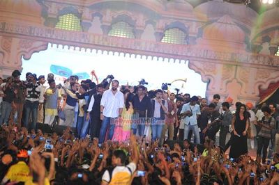 Bolly Celebs at Shri Sankalp Pratishthan's Dahi Handi celebrations