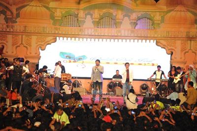 Bolly Celebs at Shri Sankalp Pratishthan's Dahi Handi celebrations