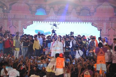 Bolly Celebs at Shri Sankalp Pratishthan's Dahi Handi celebrations