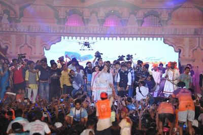 Bolly Celebs at Shri Sankalp Pratishthan's Dahi Handi celebrations