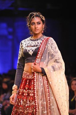 Jacqueline Fernandez walks the ramp for Reliance Jewel Show with Anuj Modi's Couture Collection at LFW Winter Festive 2014