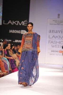 Konkona Sen Sharma and Sonal Chauhan showstopper for Anavila and Purvi Doshi show