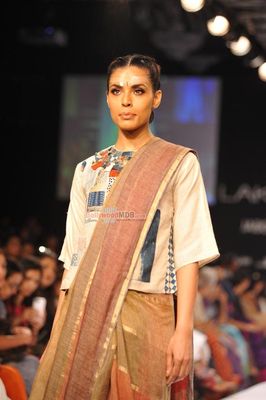 Konkona Sen Sharma and Sonal Chauhan showstopper for Anavila and Purvi Doshi show