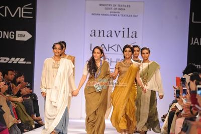 Konkona Sen Sharma and Sonal Chauhan showstopper for Anavila and Purvi Doshi show