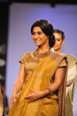 Konkona Sen Sharma and Sonal Chauhan showstopper for Anavila and Purvi Doshi show