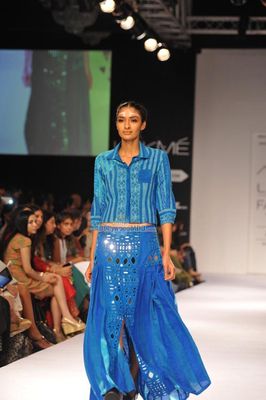 Konkona Sen Sharma and Sonal Chauhan showstopper for Anavila and Purvi Doshi show