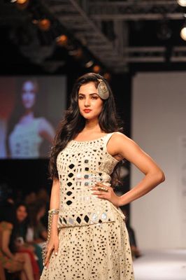Konkona Sen Sharma and Sonal Chauhan showstopper for Anavila and Purvi Doshi show