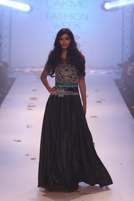 Diana Penty walks the ramp for Rocky S show at LFW Winter Festive 2014