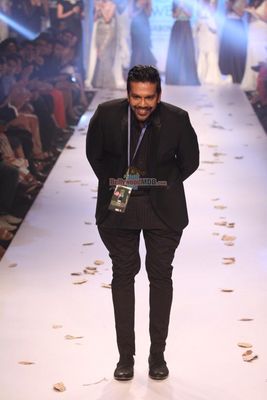 Diana Penty walks the ramp for Rocky S show at LFW Winter Festive 2014