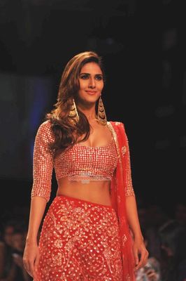 Vaani Kapoor walks the ramp for Payal Singhal show at LFW Winter Festive 2014