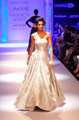 Jesse Randhawa showstopper for Shantanu & Nikhil show at LFW Winter Festive 2014