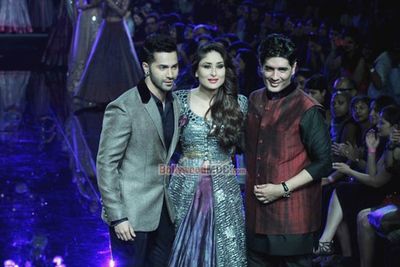Varun Dhawan walks the ramp for Manish Malhotra at LFW Winter Festive 2014