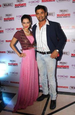 Bolly Celebs at Mandate Model Hunt Grand Finale