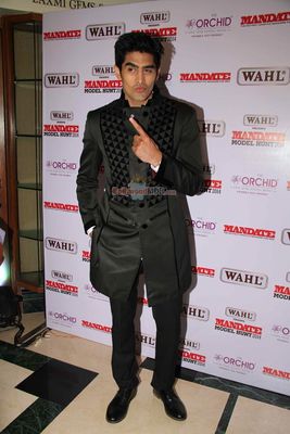 Bolly Celebs at Mandate Model Hunt Grand Finale