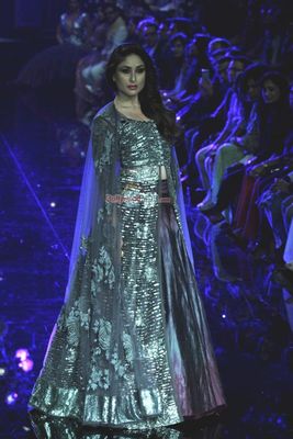 Kareena Kapoor Khan showstopper for Manish Malhotra at LFW Winter Festive 2014