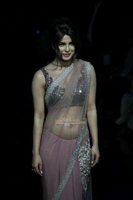 Hot Celebs snapped on Grand Finale day of LFW Winter Festive 2014
