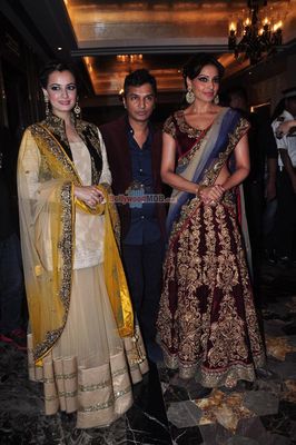 Bipasha Basu & Dia Mirza walk the ramp for Vikram Phadnis show at LFW Winter Festive 2014