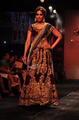 Bipasha Basu & Dia Mirza walk the ramp for Vikram Phadnis show at LFW Winter Festive 2014