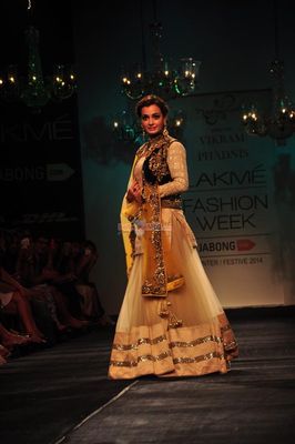 Bipasha Basu & Dia Mirza walk the ramp for Vikram Phadnis show at LFW Winter Festive 2014