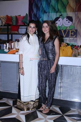 Bolly and Page 3 Celebs at Mana Shetty's Araaish Exhibition