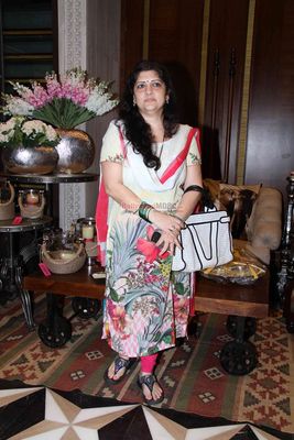 Bolly and Page 3 Celebs at Mana Shetty's Araaish Exhibition