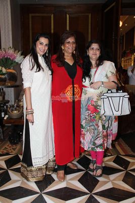 Bolly and Page 3 Celebs at Mana Shetty's Araaish Exhibition