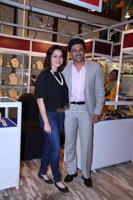 Bolly and Page 3 Celebs at Mana Shetty's Araaish Exhibition