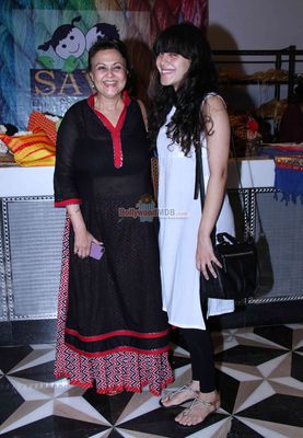 Bolly and Page 3 Celebs at Mana Shetty's Araaish Exhibition