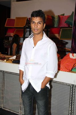 Bolly and Page 3 Celebs at Mana Shetty's Araaish Exhibition