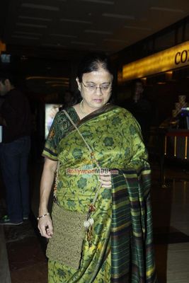 Jackky Bhagnani offers shraddhanjali to Farooq Sheikh followed by trailer launch of film 'YOUNGISTAN'