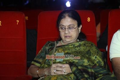 Jackky Bhagnani offers shraddhanjali to Farooq Sheikh followed by trailer launch of film 'YOUNGISTAN'
