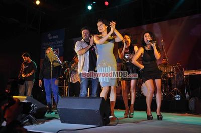 Kangna Ranaut & Lisa Haydon at film 'QUEEN' music launch