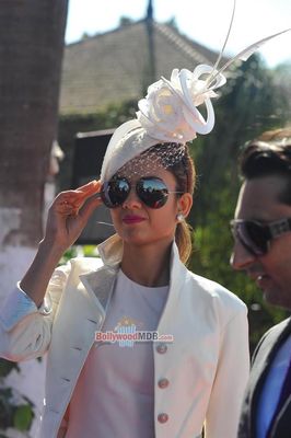 Kangana Ranaut, Evelyn Sharma, Diana Hayden at the HELLO! Class race