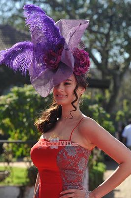 Kangana Ranaut, Evelyn Sharma, Diana Hayden at the HELLO! Class race