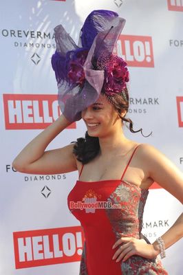Kangana Ranaut, Evelyn Sharma, Diana Hayden at the HELLO! Class race