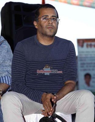 Raveena Tandon & Chetan Bhagat at Chai Pe Charcha organised by BJP leader Shaina NC