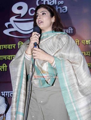 Raveena Tandon & Chetan Bhagat at Chai Pe Charcha organised by BJP leader Shaina NC